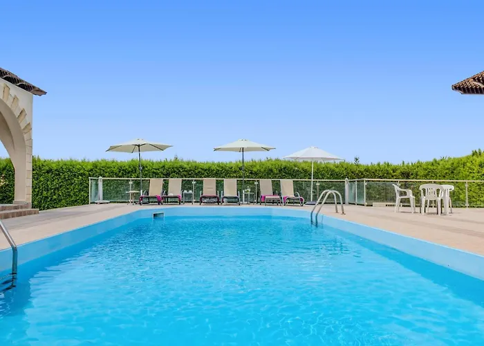 Joanna Coral Bay By Villa Peyia